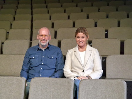 Novi stoli v Tomčevi dvorani