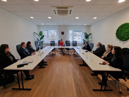 Skupno srečanje političnih strank z županjo mag. Renato Kosec