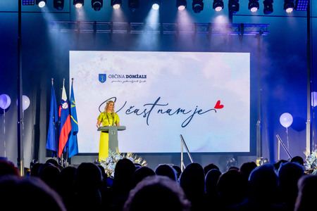 V čast nam je praznovati z vami