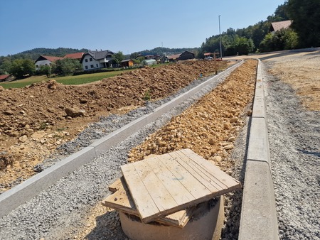 Cesta skozi Dolenje