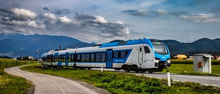 Na novo je vzpostavljen železniški potniški promet tudi ob nedeljah.