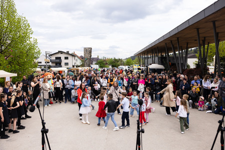 Spoznajmo se, praznujmo skupaj. Foto: Jure Gubanc