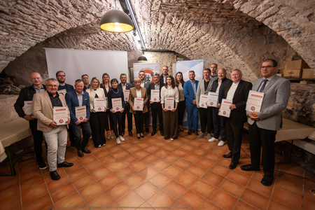 Podelitev certifikatov Mladim prijazna občina v Vipavskem Križu. Vir: Inštitut za mladinsko politiko 