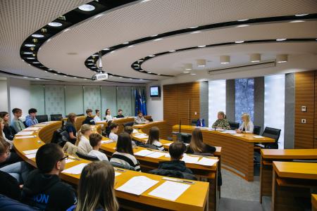 1.seja_Otrosˇkega_Obcˇinskega_sveta_25.4.2024_foto_EvaZˇurbi-15