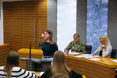 1.seja_Otrosˇkega_Obcˇinskega_sveta_25.4.2024_foto_EvaZˇurbi-27