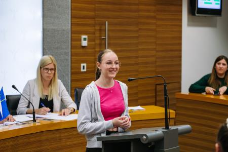 1.seja_Otrosˇkega_Obcˇinskega_sveta_25.4.2024_foto_EvaZˇurbi-11