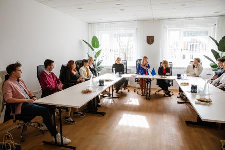 Županja se je srečala s petnajstimi novimi štipendisti Občine Domžale; foto Eva Žurbi-8