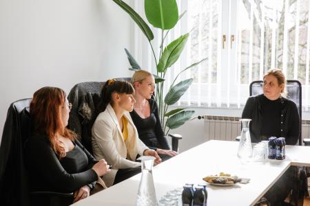 Županja se je srečala s petnajstimi novimi štipendisti Občine Domžale; foto Eva Žurbi-14