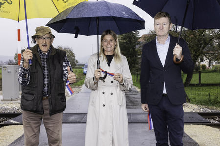 Nove železniške zapornice v Depali vasi; foto Jure Gubanc