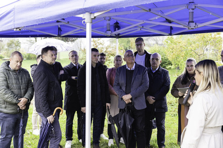 Nove železniške zapornice v Depali vasi; foto Jure Gubanc