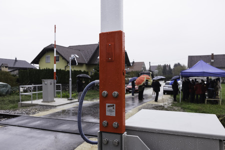 Nove železniške zapornice v Depali vasi; foto Jure Gubanc